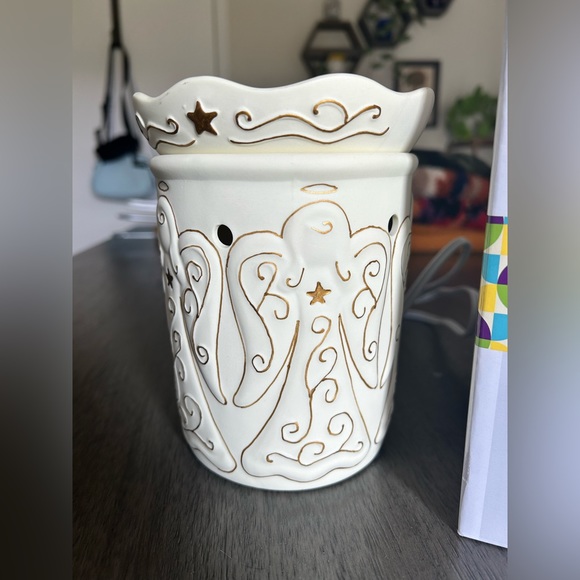 Heavenly Scentcy warmer - Picture 3 of 4